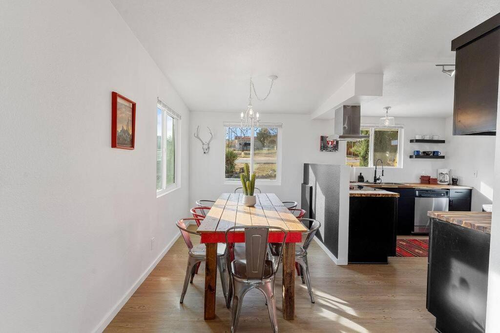 Cozy Stylish Home In The Heart Of Jt Village Joshua Tree Exterior foto